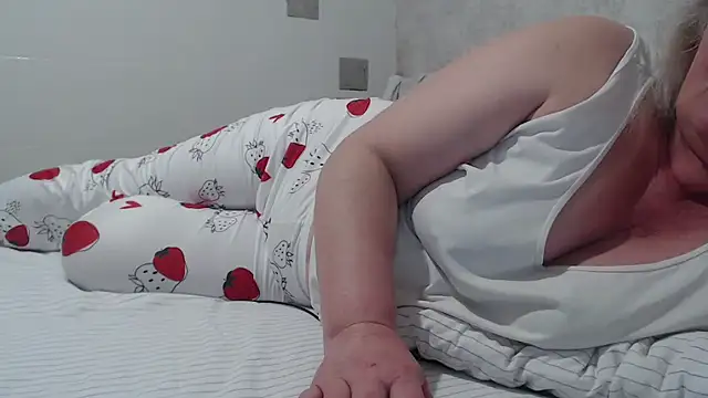 Snapshot of Miss_Night21 chatting on 02-26-25, 05:39 Miss Night21 online show from 02-26-25, 05:39