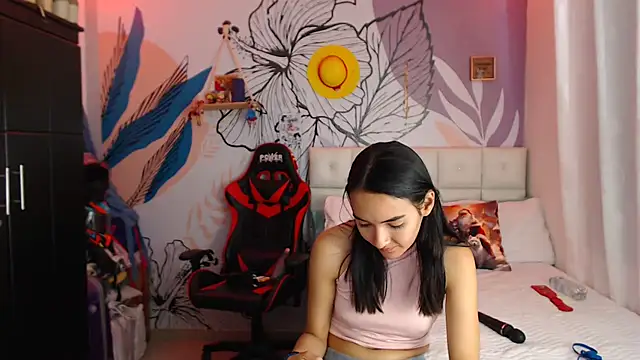 LinzyBaner online show from 12-13-24, 12:09