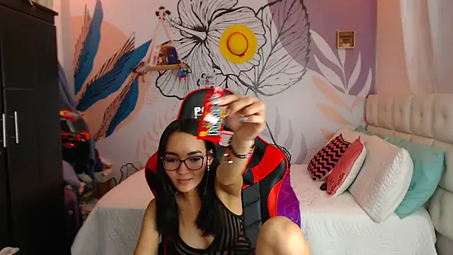 LinzyBaner online show from 02-06-25, 11:37