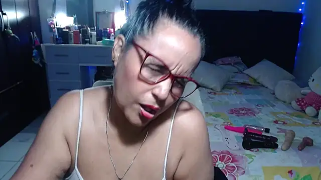 pervert mommy  online show from 07-20-26, 10:39