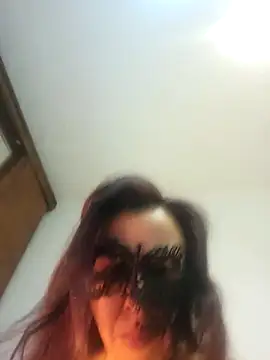 LAURAFOCOSA online show from 11-15-25, 05:09