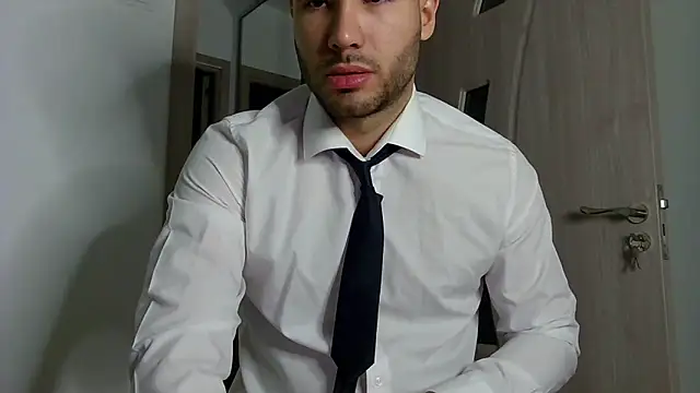 Snapshot of Justynn1 chatting on 12-24-24, 01:06 Justynn1 online show from 12-24-24, 01:06