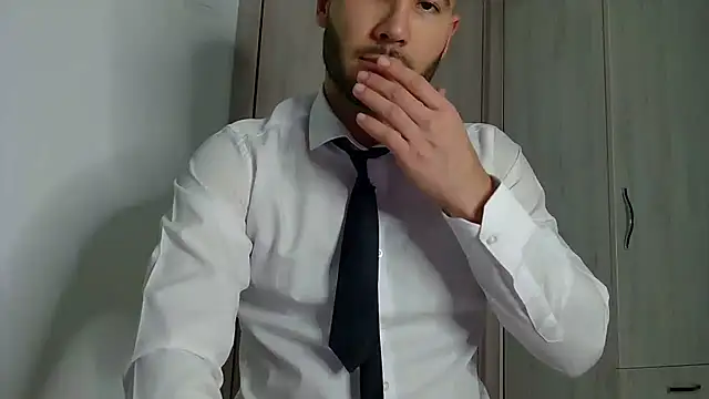 Snapshot of Justynn1 chatting on 02-17-25, 06:42 Justynn1 online show from 02-17-25, 06:42