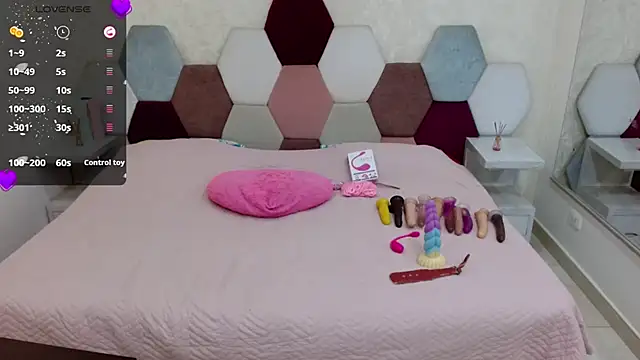 Snapshot of angel_blue chatting on 09-11-25, 04:51 angel blue online show from 09-11-25, 04:51