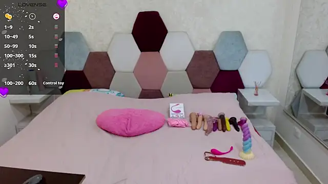 Snapshot of angel_blue chatting on 09-12-25, 03:45 angel blue online show from 09-12-25, 03:45