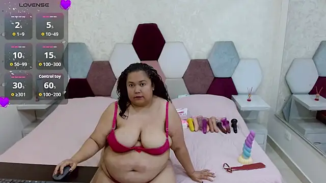 Snapshot of angel_blue chatting on 09-25-25, 03:38 angel blue online show from 09-25-25, 03:38