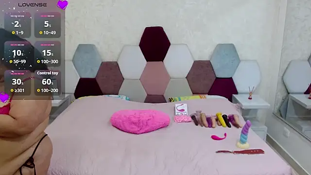 Snapshot of angel_blue chatting on 09-26-25, 03:05 angel blue online show from 09-26-25, 03:05