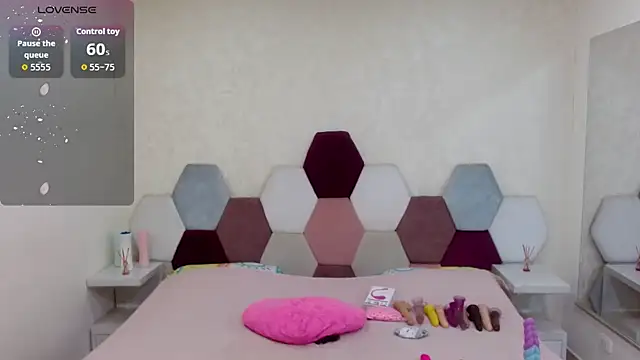 Snapshot of angel_blue chatting on 10-14-25, 04:52 angel blue online show from 10-14-25, 04:52