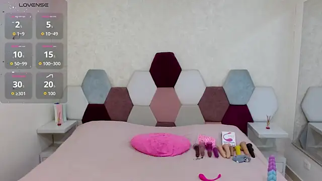 Snapshot of angel_blue chatting on 10-29-25, 03:47 angel blue online show from 10-29-25, 03:47