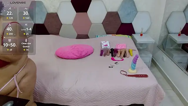 Snapshot of angel_blue chatting on 12-18-25, 04:13 angel blue online show from 12-18-25, 04:13