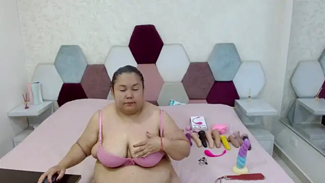 Snapshot of angel_blue chatting on 01-18-26, 04:44 angel blue online show from 01-18-26, 04:44