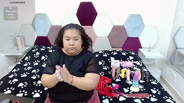 Snapshot of angel_blue chatting on 02-14-26, 03:42 angel blue online show from 02-14-26, 03:42