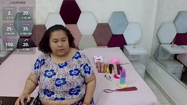 Snapshot of angel_blue chatting on 02-15-26, 03:42 angel blue online show from 02-15-26, 03:42