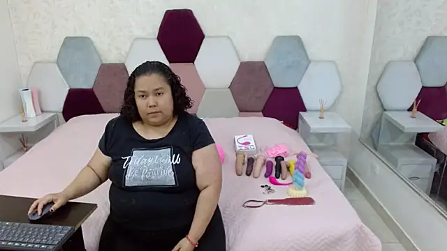 Snapshot of angel_blue chatting on 02-16-26, 02:35 angel blue online show from 02-16-26, 02:35