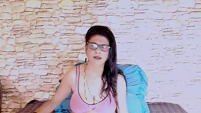 Snapshot of IndianAllure chatting on 02-17-25, 06:20 IndianAllure online show from 02-17-25, 06:20