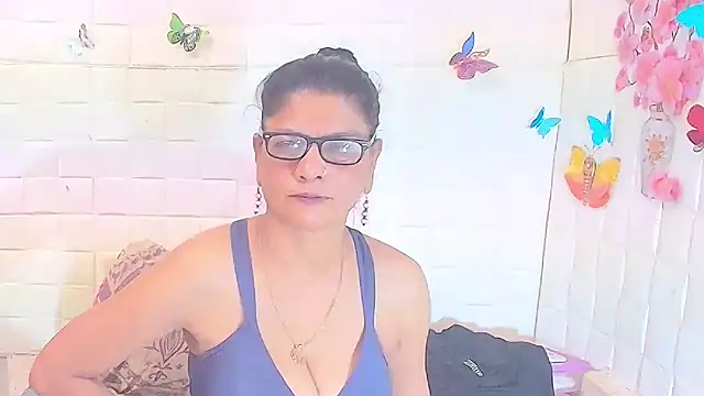 Snapshot of IndianAllure chatting on 11-10-25, 05:39 IndianAllure online show from 11-10-25, 05:39