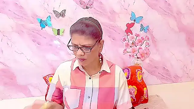 Snapshot of IndianAllure chatting on 11-27-25, 05:42 IndianAllure online show from 11-27-25, 05:42