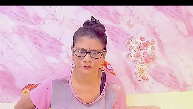 Snapshot of IndianAllure chatting on 02-02-26, 05:39 IndianAllure online show from 02-02-26, 05:39