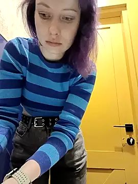 Snapshot of Frost_foxy chatting on 01-19-25, 06:53 Frost foxy online show from 01-19-25, 06:53