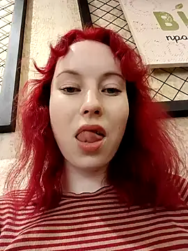 Snapshot of Frost_foxy chatting on 03-08-25, 05:17 Frost foxy online show from 03-08-25, 05:17