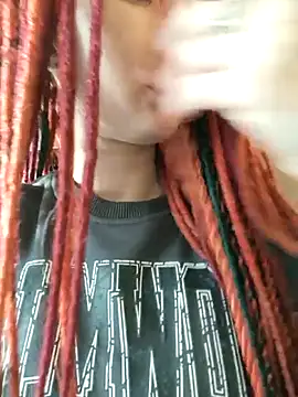 Snapshot of Frost_foxy chatting on 10-15-25, 02:22 Frost foxy online show from 10-15-25, 02:22