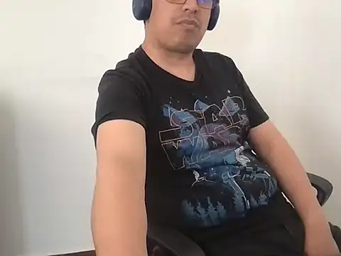 Snapshot of TheSantis chatting on 03-10-26, 06:02 TheSantis online show from 03-10-26, 06:02