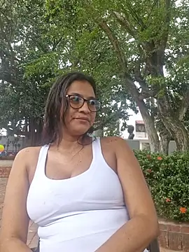 Snapshot of DAELAA chatting on 02-10-25, 09:47 DAELAA online show from 02-10-25, 09:47