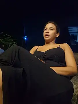 Snapshot of DAELAA chatting on 02-14-25, 01:02 DAELAA online show from 02-14-25, 01:02