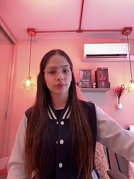 Snapshot of Zoe_Bae chatting on 03-07-25, 10:21 Zoe Bae online show from 03-07-25, 10:21