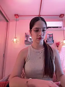 Snapshot of Zoe_Bae chatting on 03-18-25, 10:04 Zoe Bae online show from 03-18-25, 10:04
