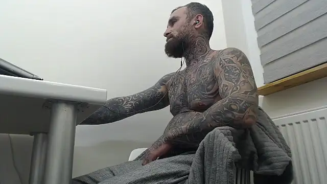 Snapshot of master4bitch24 chatting on 11-09-25, 09:24 master4bitch24 online show from 11-09-25, 09:24