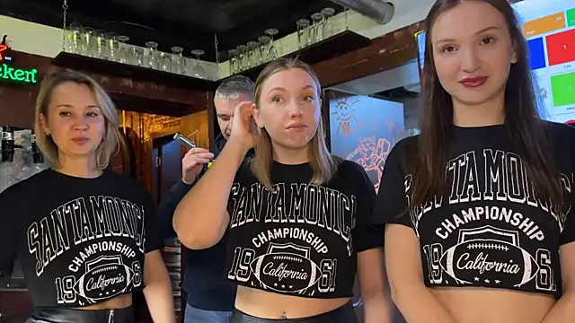 Snapshot of dirtypub chatting on 10-23-25, 01:43 dirtypub online show from 10-23-25, 01:43