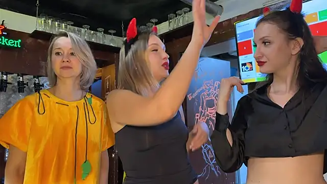 Snapshot of dirtypub chatting on 10-31-25, 01:23 dirtypub online show from 10-31-25, 01:23