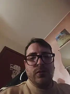 Snapshot of Aleee69 chatting on 03-26-26, 06:24 Aleee69 online show from 03-26-26, 06:24