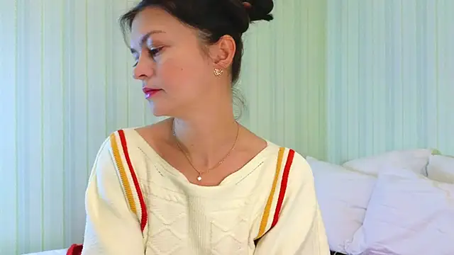 Snapshot of _Lily_ chatting on 12-13-24, 09:13 Lily online show from 12-13-24, 09:13