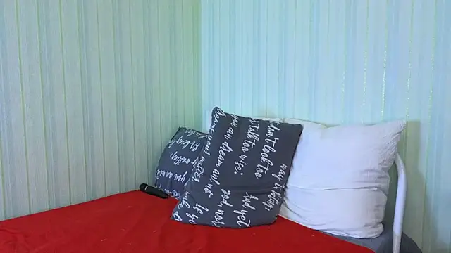 Snapshot of _Lily_ chatting on 12-25-24, 11:22 Lily online show from 12-25-24, 11:22