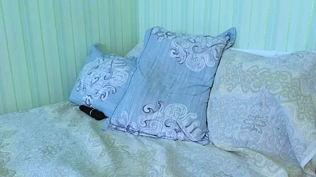 Snapshot of _Lily_ chatting on 03-03-25, 07:32 Lily online show from 03-03-25, 07:32