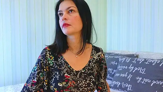 Snapshot of _Lily_ chatting on 11-05-25, 06:13 Lily online show from 11-05-25, 06:13