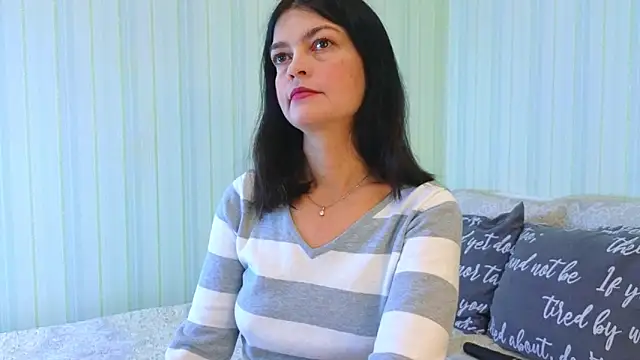 Snapshot of _Lily_ chatting on 11-10-25, 07:18 Lily online show from 11-10-25, 07:18