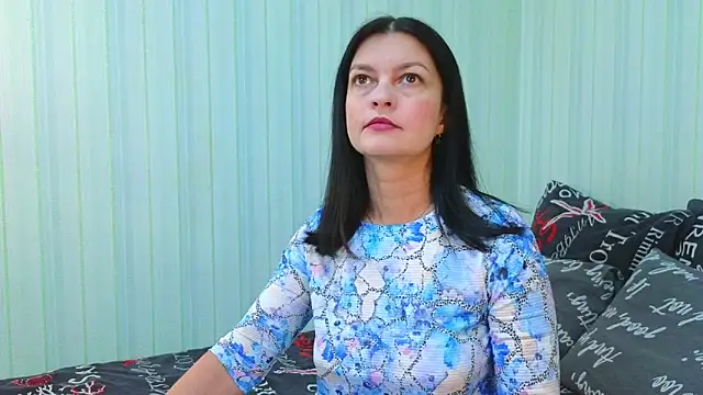 Snapshot of _Lily_ chatting on 02-07-26, 12:20 Lily online show from 02-07-26, 12:20