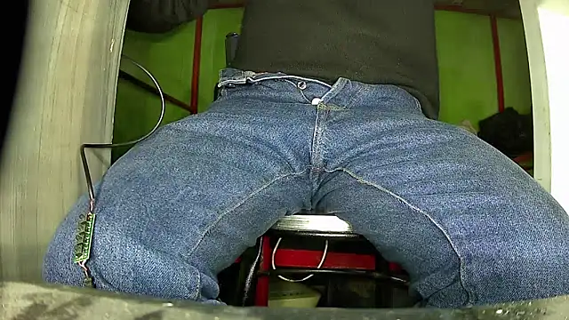 Snapshot of Walltaz chatting on 10-12-25, 03:38 Walltaz online show from 10-12-25, 03:38