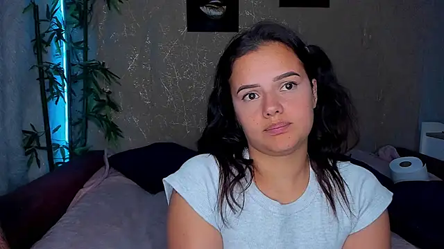 Snapshot of Shyfantasies chatting on 03-07-25, 10:13 Shyfantasies online show from 03-07-25, 10:13