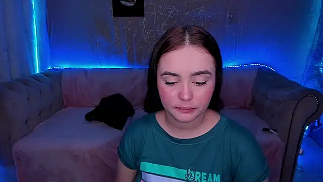 Snapshot of Shyfantasies chatting on 09-13-25, 10:53 Shyfantasies online show from 09-13-25, 10:53