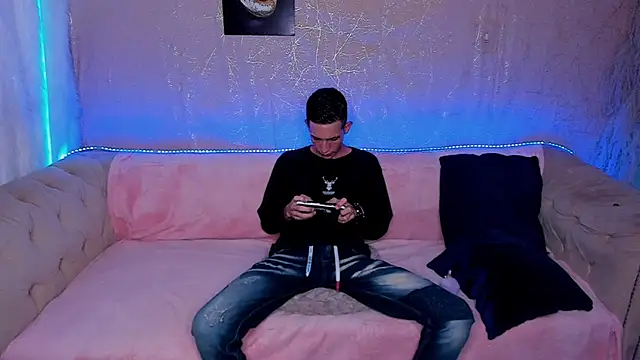 Snapshot of Shyfantasies chatting on 09-18-25, 10:12 Shyfantasies online show from 09-18-25, 10:12