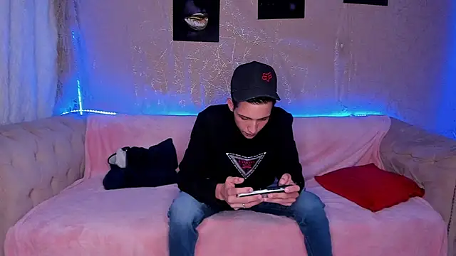 Snapshot of Shyfantasies chatting on 10-01-25, 10:38 Shyfantasies online show from 10-01-25, 10:38