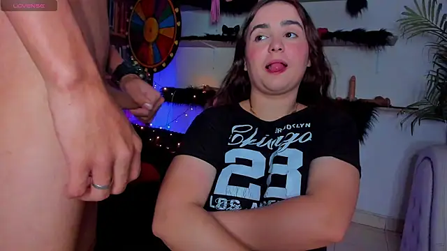 Snapshot of Shyfantasies chatting on 11-27-25, 06:04 Shyfantasies online show from 11-27-25, 06:04