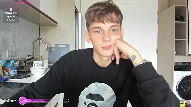 Snapshot of MiracleCam chatting on 11-21-25, 08:46 MiracleCam online show from 11-21-25, 08:46