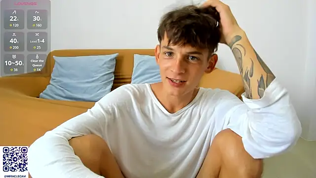 Snapshot of MiracleCam chatting on 02-04-26, 08:53 MiracleCam online show from 02-04-26, 08:53