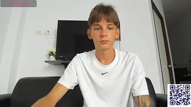 Snapshot of MiracleCam chatting on 02-08-26, 08:18 MiracleCam online show from 02-08-26, 08:18