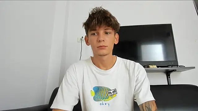 Snapshot of MiracleCam chatting on 03-07-26, 03:25 MiracleCam online show from 03-07-26, 03:25